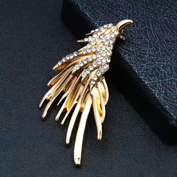 Eagle Brooch Rhinestone Pin Bird USA Magestic Sparkle Stylish Glam Crystal Gold - Picture 1 of 3